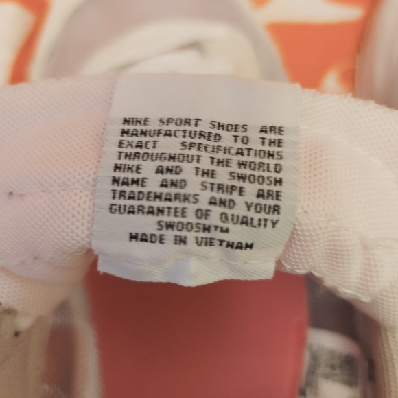 Nike Pride LGBTQ GORGEOUS rainbow 🌈 size 9 Like New! Sneaker - Picture 6 of 16